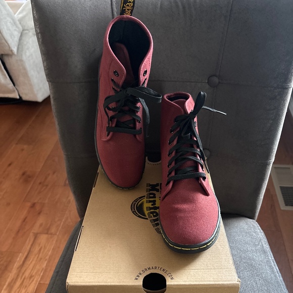 Women’s Dr Martens Shoreditch Cherry Red  Rouge Canvas Boots Sz 7 - Picture 1 of 5